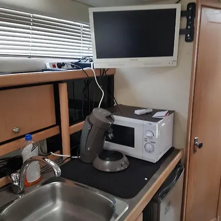 Bateau A Quai 4 Personnes *
