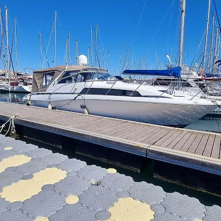 Bateau A Quai 4 Personnes